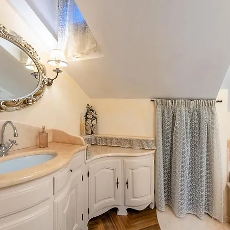 Dimora Lucrezia Apartment